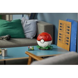LEGO Pokémon 72154 Momenti Allenatore Iconici: Poké Ball, Kit per Adulti con Pikachu, Eevee e 2 Minifigure, Regalo per Gamer
