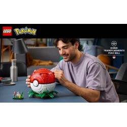 LEGO Pokémon 72154 Momenti Allenatore Iconici: Poké Ball, Kit per Adulti con Pikachu, Eevee e 2 Minifigure, Regalo per Gamer