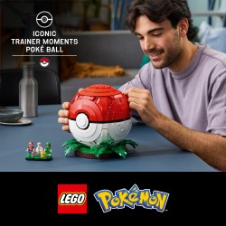 LEGO Pokémon 72154 Momenti Allenatore Iconici: Poké Ball, Kit per Adulti con Pikachu, Eevee e 2 Minifigure, Regalo per Gamer