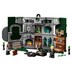 LEGO Harry Potter 76410 Estandarte de la Casa Slytherin, Juguete de Viaje Coleccionable