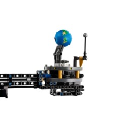 LEGO Technic 42179 Pianeta Terra e Luna in orbita
