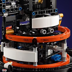 LEGO Technic 42179 Pianeta Terra e Luna in orbita
