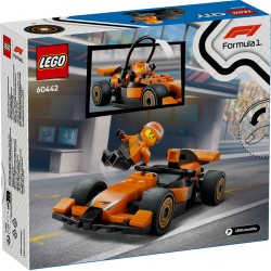 F1® coureur met McLaren racewagen